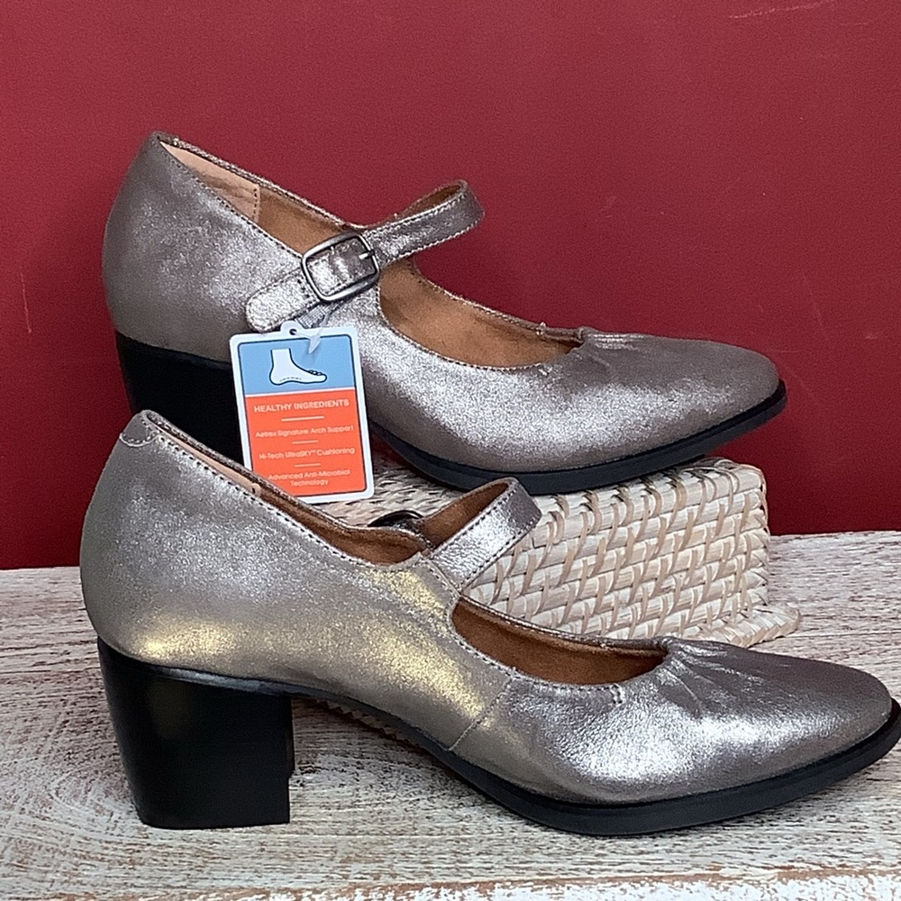 Aetrex Silver Mary Jane Heels - Picture 8 of 12